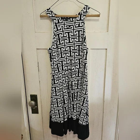 NWT Tiana B. Black and White Geometric Dress Sz 10