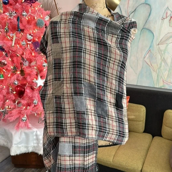 ❤️🖤❤️Gorgeous scarf plaid soft tan red black