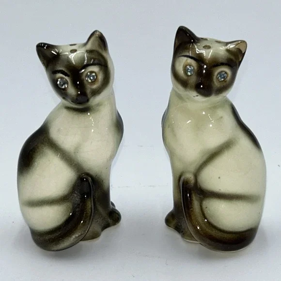 Kitschy Vtg Japan Kitty Cat Siamese Salt Pepper Shakers Icy Blue Rhinestone Eye