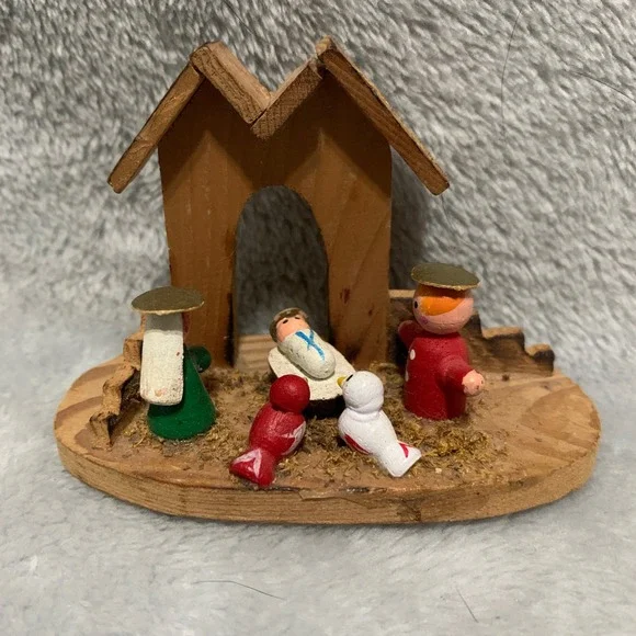 Vintage Miniature‎ Wooden Nativity Scene Hand Painted Taiwan Christmas Decor 3in