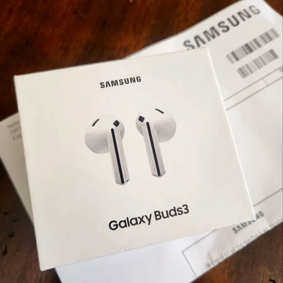 Samsung Galaxy Buds3 [SM-R530] Wireless Earbud AI Noise Cancelling - white