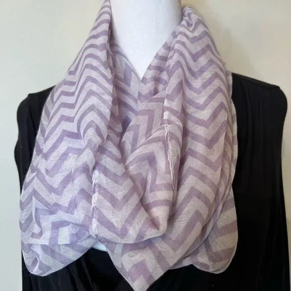NWOT lavender and white infinity scarf. Adds flair to any outfit