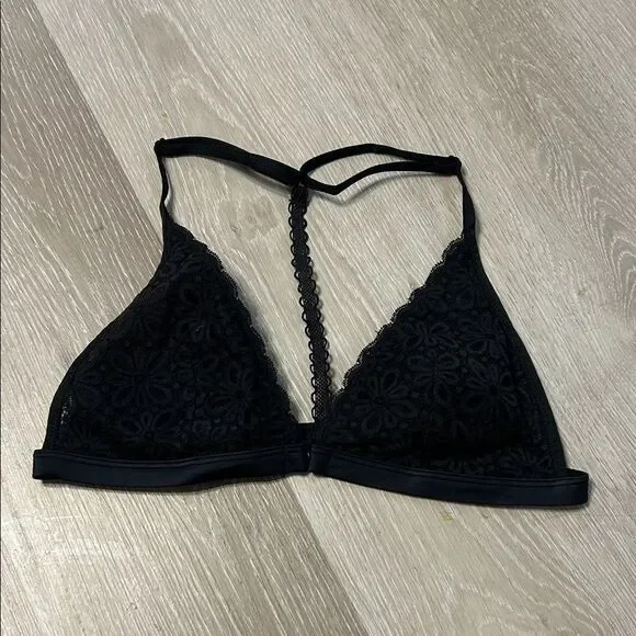 Victoria's Secret Daisy Lace Triangle Front Closure Black Bralette