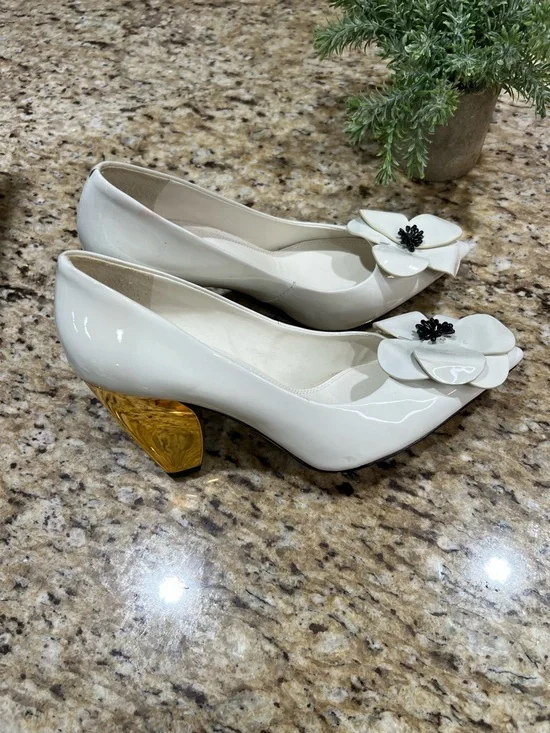 Tory Burch Flower Pointed Toe Pumps in Pearl with Gold Heel 8M