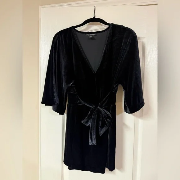 A Pea in the Pod Black Velvet Maternity Top Size M
