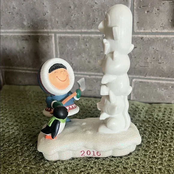 Vintage Hallmark 2016 Frosty Friends Figurine