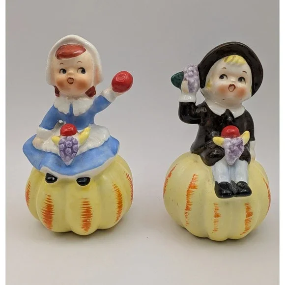 Vintage Norcrest Pilgrims Autumn Fall Thanksgiving Salt‎ & Pepper H438 READ