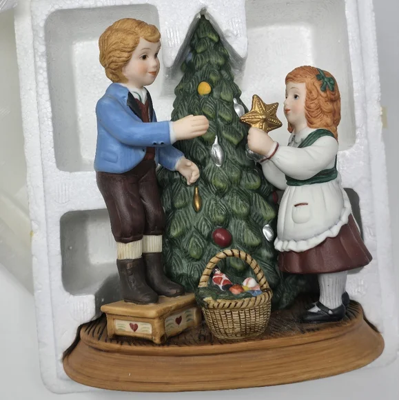Vintage 1982 Avon Keeping Christmas Tradition Porcelain Figurine
