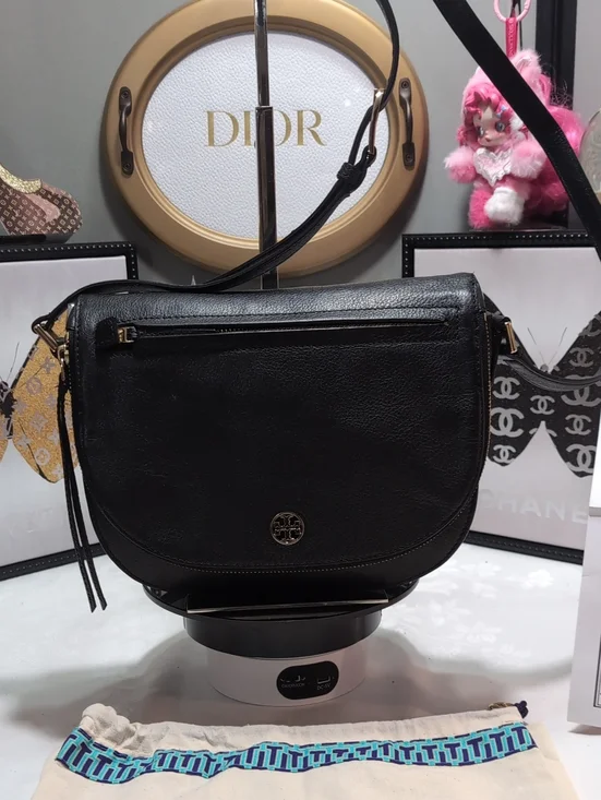 Tory Burch Brody Black Pebbled Leather Saddle Crossbody With Zipper Pocket🔥🔥