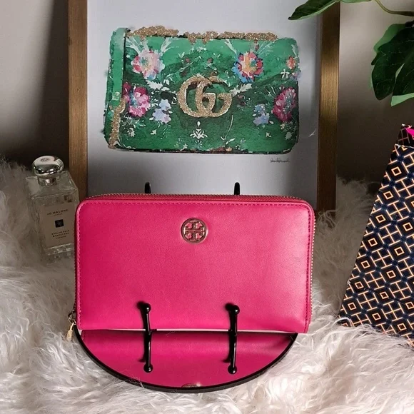 Tory Burch NWOTs Small Logo Zip Continental Wallet
