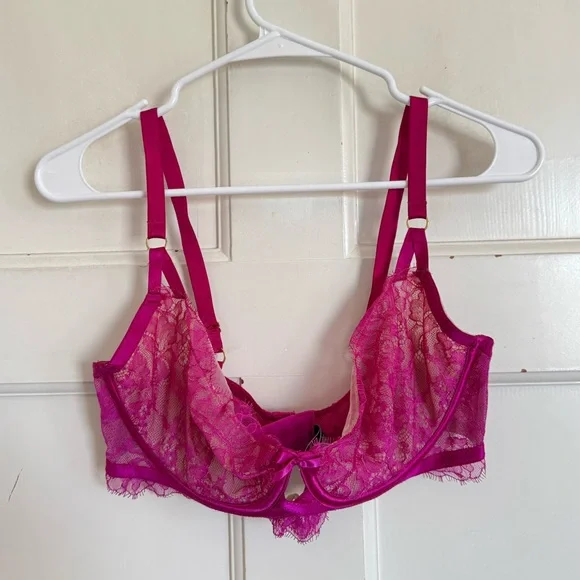 Victoria’s Secret Very Sexy Fuchsia lace unlined Demi bra size‎ 36DD