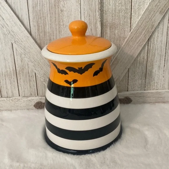 Terramoto Large Halloween Bat Canister