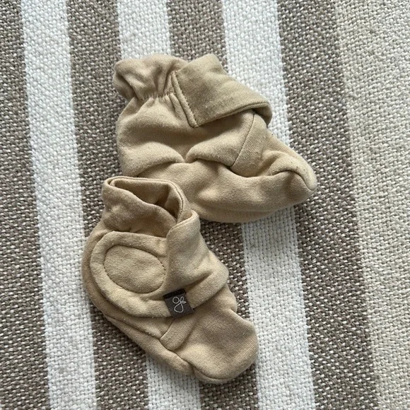 Cozy Pale yellow Infant Booties