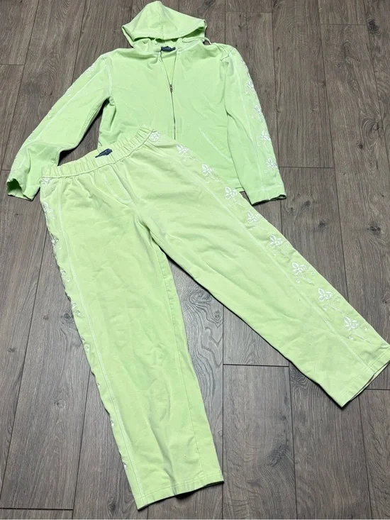 Green matching sweat set