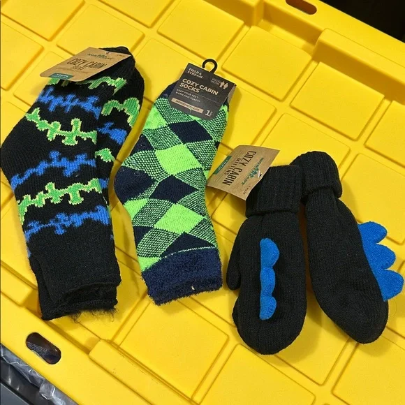 Bundle of 3 Boy Cozy‎ Cabin Youth Gripper Socks and Gloves Thick Warm Gift