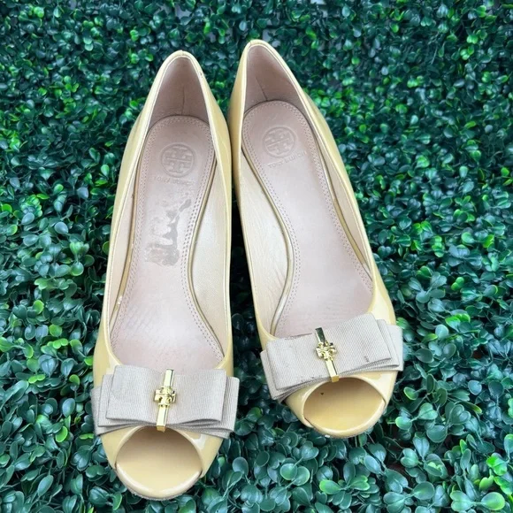 TORY BURCH TRUDY PEED-TOP WEDGE PUPMS PATENT LEATHER SIZE 9.5 Woman
