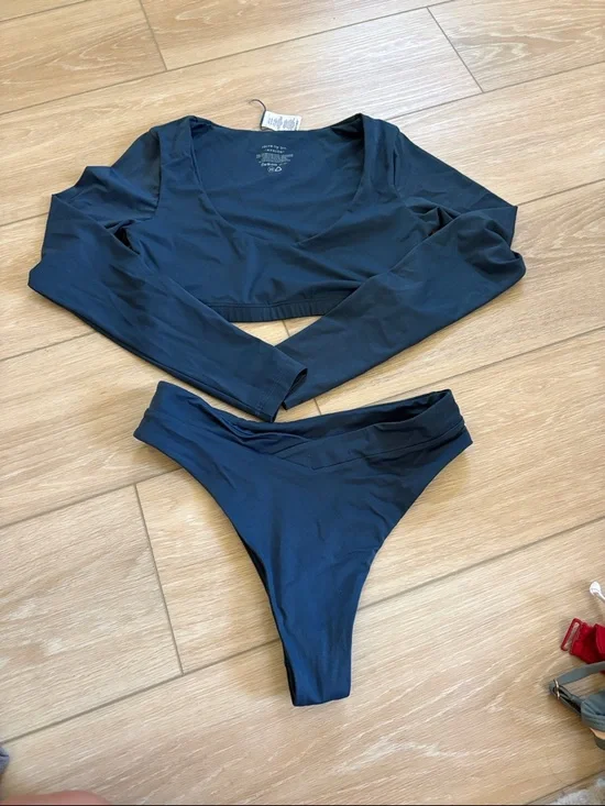 Jolyn trade winds matching set