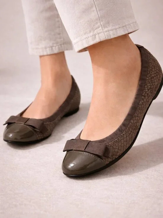 Tory Burch Snake-Effect Cap Toe Leather Ballet Flats Bow Gray 6.5
