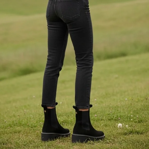 TORY BURCH Chelsea 50mm Lug Suede Bootie in Perfect Black Size 9