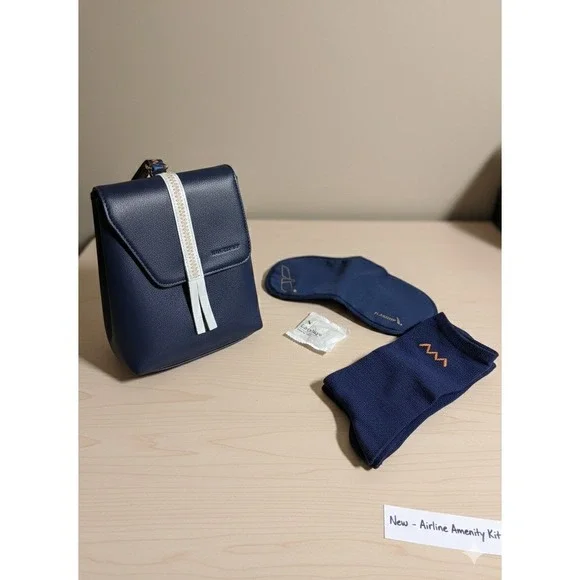Raven Lily American Airlines Flagship Amenity Kit Pouch‎ Eye Mask Socks