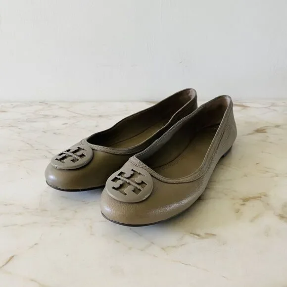 TORY BURCH Tan Gray Leather Ballerina Flats Large Logo - US 7.5