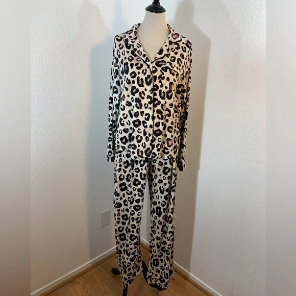 🌹New Listing🌹NWT Stars Above Women’s Animal Print Pajamas Sleepwear
