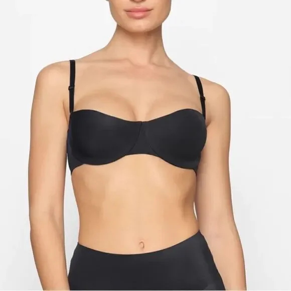 NWT SKIMS Smoothing Intimates Unlined Strapless Bra In Onyx Black Bra