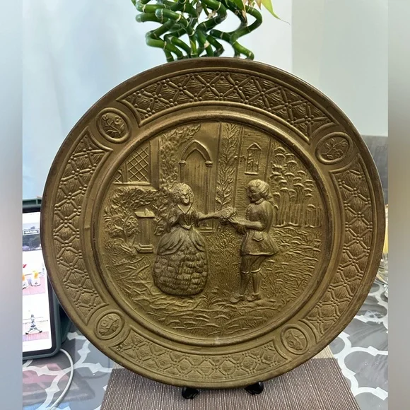 Embossed brass decretive plate Vintage Hangable Wall