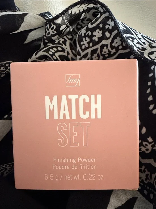 Avon Match Set Finishing Powder - Pink Packaging