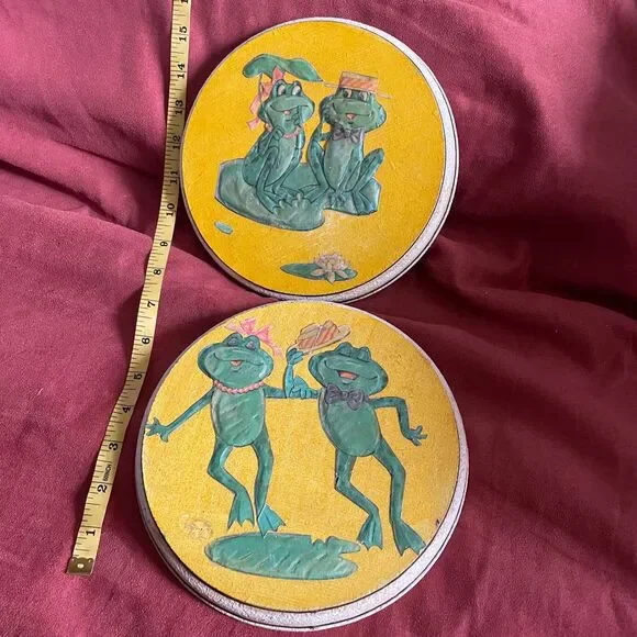 Vintage dancing frog couple‎ round wall hanging pair set of 2