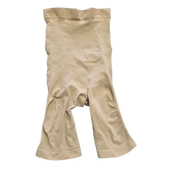 Skims Seamless Sculpting Body Shapewear Shaper Shorts Clay Tan Small NWOT