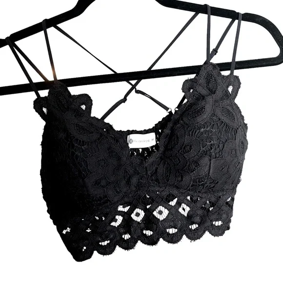 Impeccable Pig | EUC Black lace Bralette w/Pads & Adjustable Straps Size…