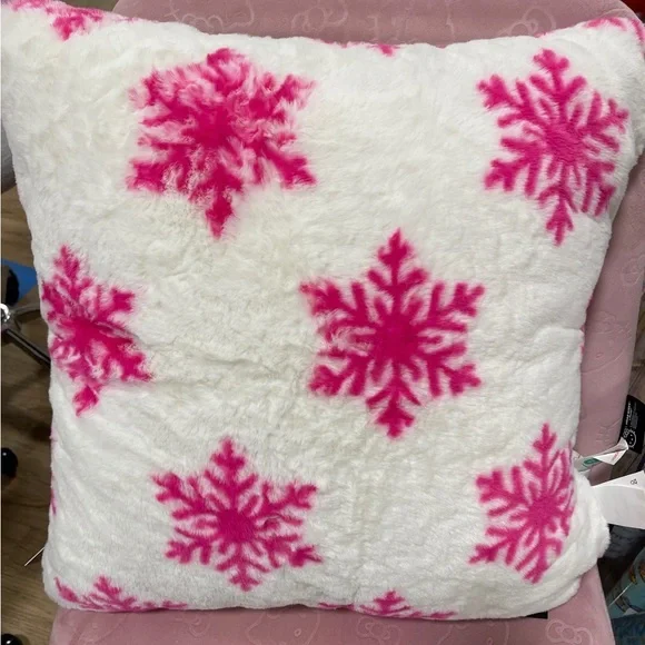 Rachel Zoe PINK Snowflake Faux Fur Pillow 🩷❄️ NWT