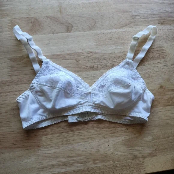 Vintage Olga White Lace Bralette Non-Wired Bra Style 321 Size 32B