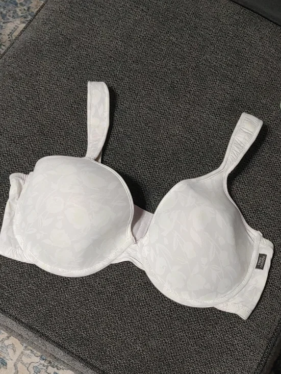 Vince Camuto White, Gray & Sage Floral Moulded T-Shirt Bra Underwire 42D