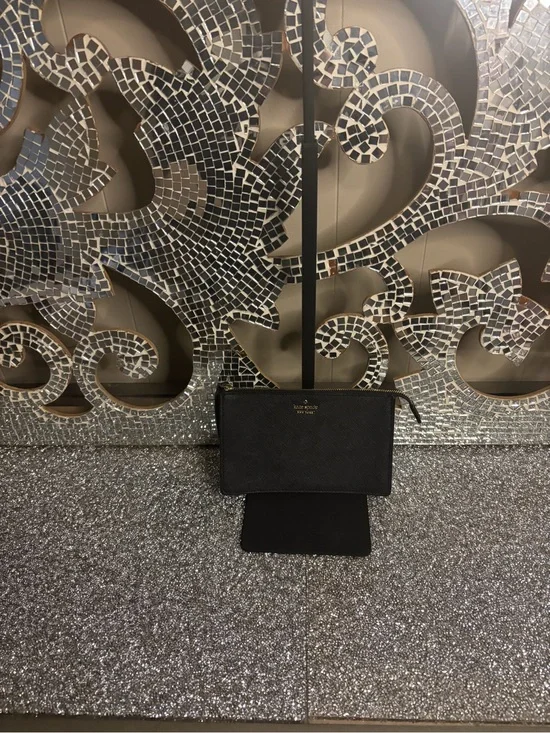 ⭐️Kate Spade Black Wristlet