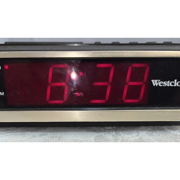 Westclox Vintage Digital Red LCD Alarm Clock Wood Grain MODEL 22714 Works