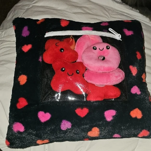 Valentines Nwots Tic Tac Toe Pillow!! Adorable. Zipper Closure!!