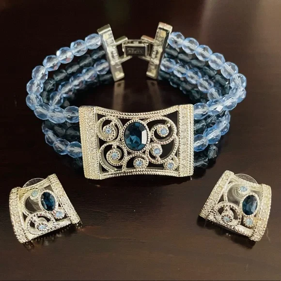 Napier (signed) matching clasp bracelet & pierced earrings set silver tone blue