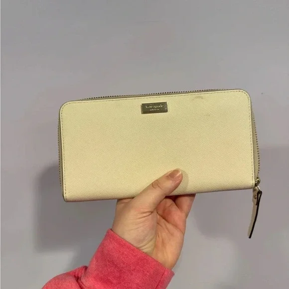 Kate Spade cream‎ bifold zipper wallet