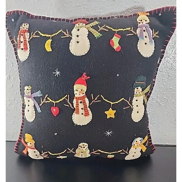 Christmas Artisan Handmade‎ Pillow - SNOWMEN WITH GARLAND -