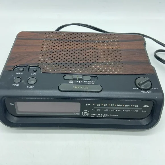 Vintage Woodgrain GE AM/FM 7-4613A Digital‎ Alarm Clock Radio Retro Red LED 90's