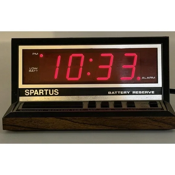 Vintage Spartus woodgrain digital red LED alarm clock Retro Model 1140 Working