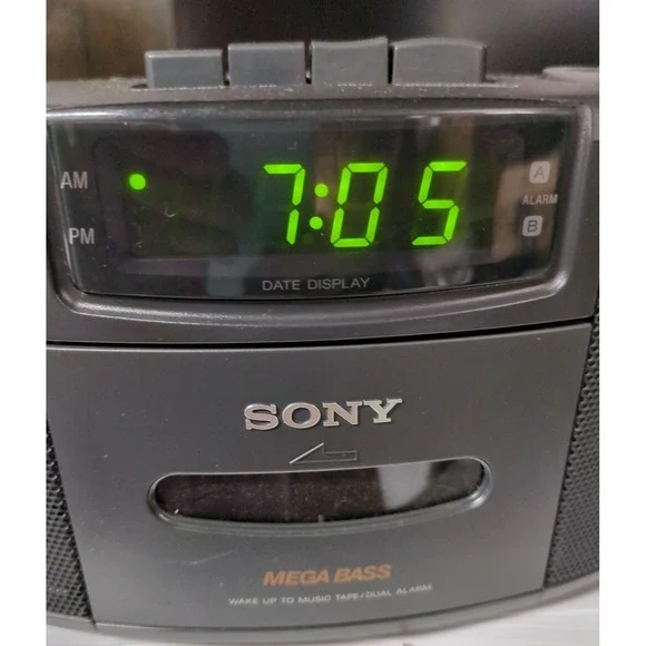 Sony ICFCS660 Dream Machine AM/FM Digital 2 Alarms Bass Green LED Cass‎ Broke