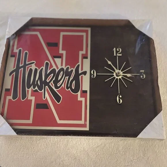 Nebraska Cornhusker's Wood Plaque Clock 12”X‎ 15” MCM Bar man cave NWT Vintage