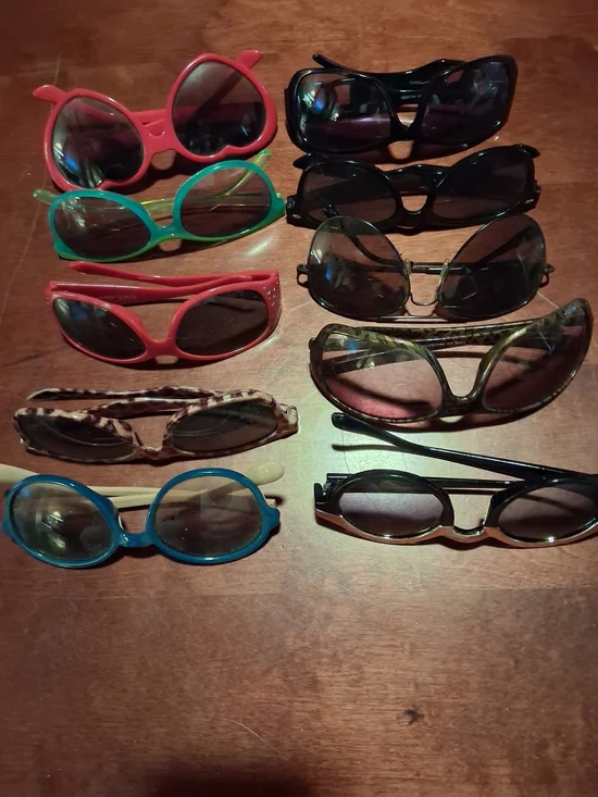 Mixed Lot of 10 Fashion Girls Sunglasses - Assorted Colors
