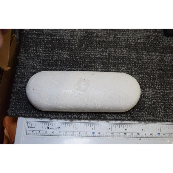 Oakley Sunglasses Eyeglasses Clam Shell White - Logo CASE ONLY - Flaw