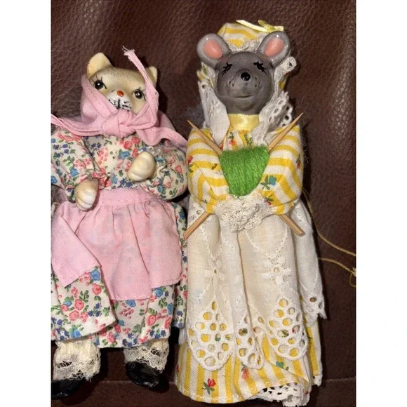 Vtg ceramic cat and mouse Christmas Pink 5+7 in Babydoll Nightgown decor‎