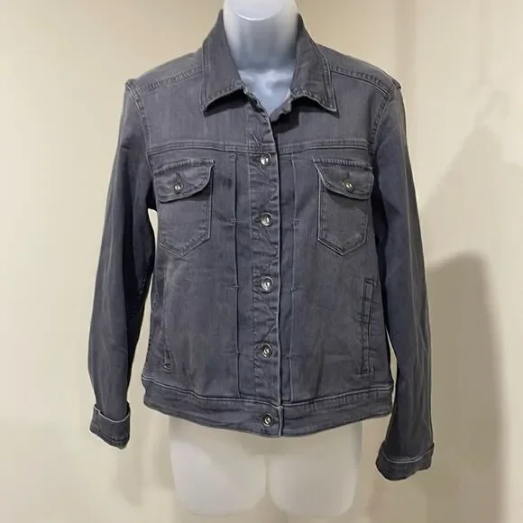 NWOT Lee Platinum Label Gray Jean Jacket. Size M medium 8/10 98% cotton