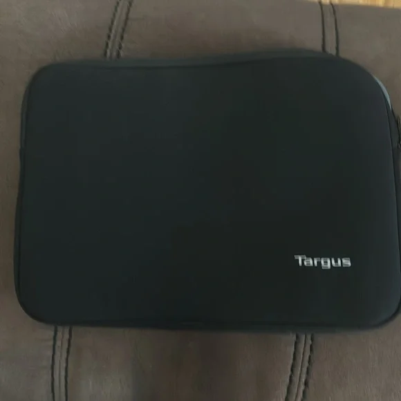 Targus Bonafide Sleeve fit up to 14-Inch Laptop/Notebook - EUC
